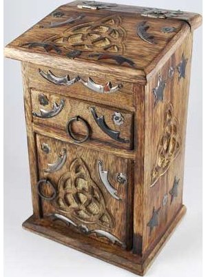 Triquetra Herb Cupboard 8" x 5"