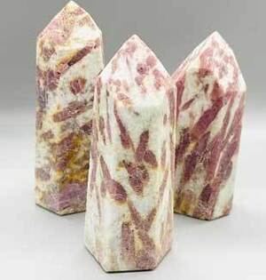 1-1.3# Rubilite polished obelisk 1-1.3# Rubilite polished obelisk