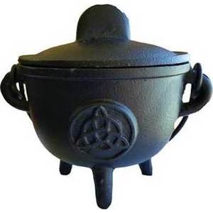 5" Cast iron cauldron w/ lid Triquetra 5" Cast iron cauldron w/ lid Triquetra