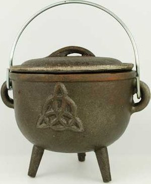 Triquetra Cast Iron Cauldron 4 1/2"