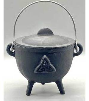 4.5" Triquetra cast iron cauldron w/ lid