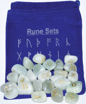 Green aventurine rune set Green aventurine rune set